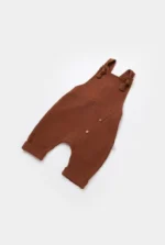 Custom caramel brown baby suspender romper, featuring adjustable shoulder straps, button details, and soft-stretch cotton knit fabric. Premium infant knit overalls from a professional OEM/ODM clothing manufacturer.