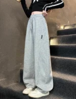 Custom heather grey girls' wide leg sweatpants, comfortable oversized kids' joggers, professional OEM/ODM children's clothing manufacturer.